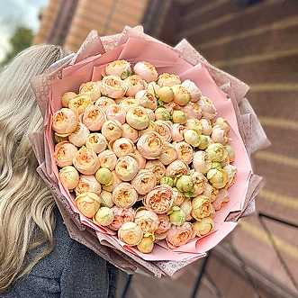 Букет из 101 пионовидной розы