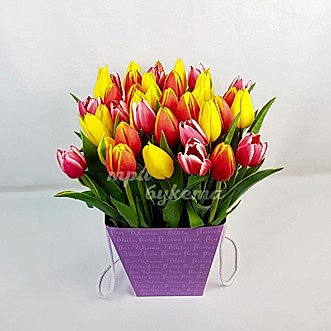 Тюльпаны в коробке