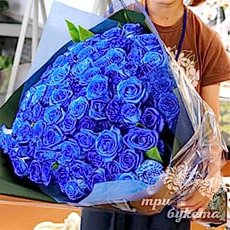 101 синяя роза в крафте 70 см