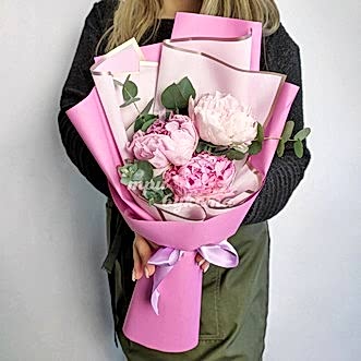 Букет из 3 розовых пионов