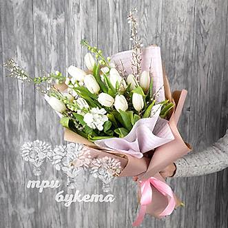 Букет из 13 белых тюльпанов