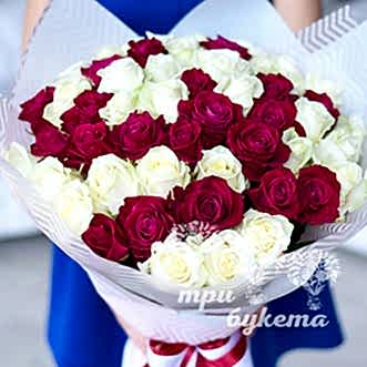 Букет из 51 белой и красной розы