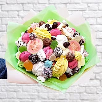 Букет из конфет, зефира и безе