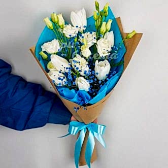Букет из тюльпанов и эустом