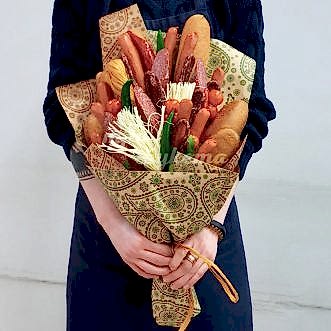 Букет с колбасами и жгучим перцем