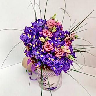 Букет из 25 ирисов и 5 эустом