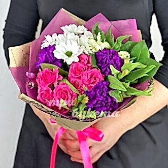 Букет с фиолетовыми гвоздиками