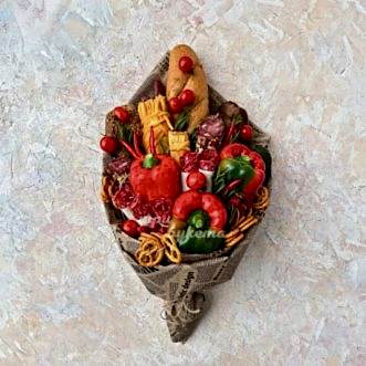 Колбасный букет с овощами и багетами