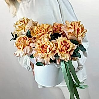 Коробка из 9 желтых французских роз
