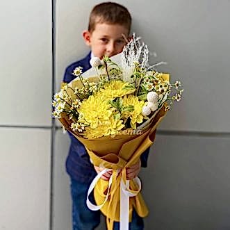 Букет хризантем и ромашек на 1 сентября