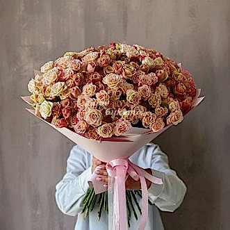 Букет из 51 кустовой Кенийской розы