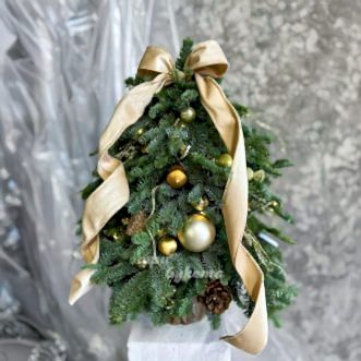 Новогодняя елочка с золотым декором